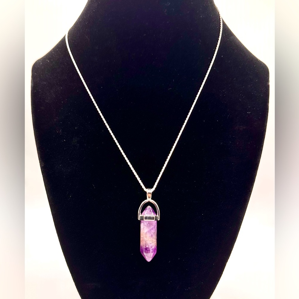 NWOT BOHEMIAN PURPLE HEALING CRYSTAL WITH 925 SILVER NECKLACE